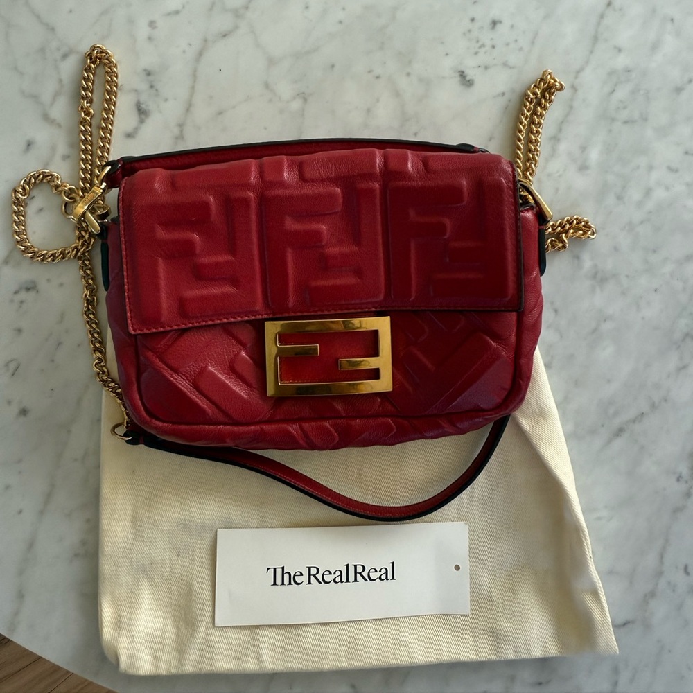 Fendi Baguette Mini Bag 
Red nappa leather bag with FF motif - Picture 3 of 13